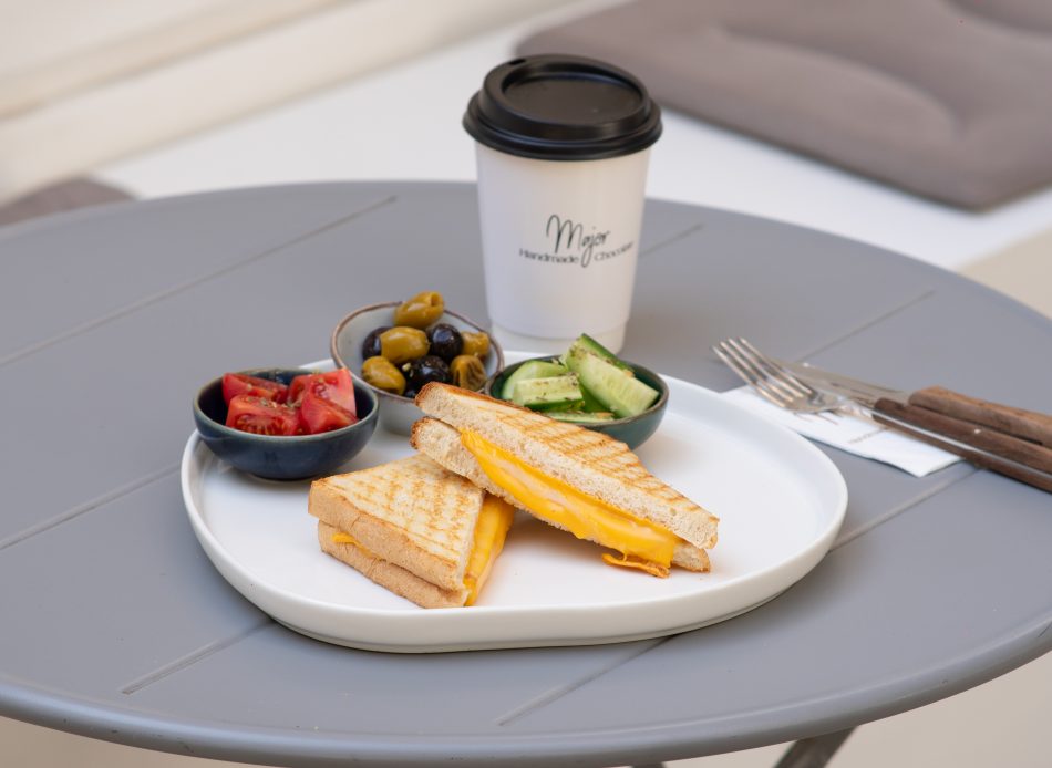 ÜÇ PEYNİRLİ TOST