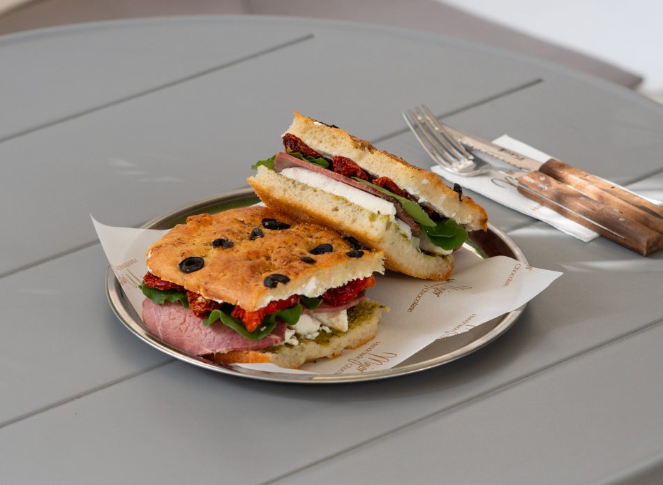 KABURGA ETLİ SANDVİÇ